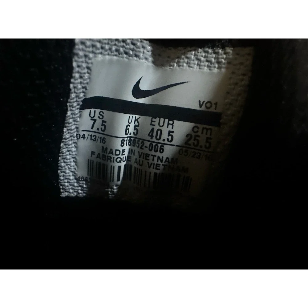 Nike KB Mentality 2 Mens Size 7.5 US Black Volt - Black Green‎ Great condition